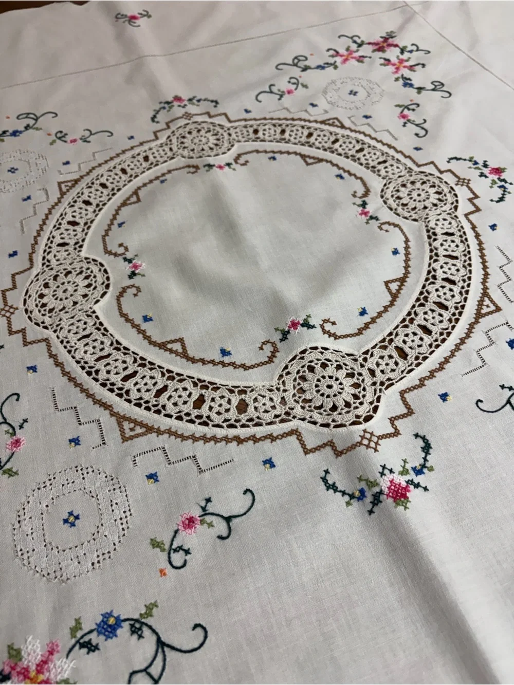 Vintage Hand Embroidered Floral Tablecloth Crochet Lace Linen 41” Square